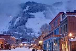 3 Bedroom Condo at Historic Lift 1A in Downtown Aspen