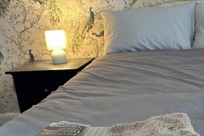 Quaint High Street Cottage in Northampton