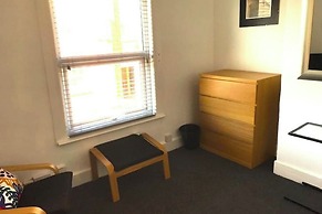 Cozy Quiet City Escape - Northampton Apartment