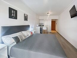 Modern Studio With Amenities and Balcony in the Heart of the City