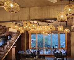 The Cozy Acorn Resort