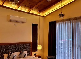 The Cozy Acorn Resort