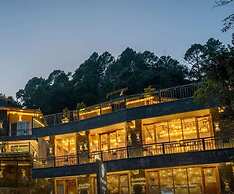 The Cozy Acorn Resort