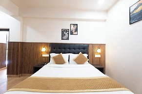 Hotel Mainak & Health Club