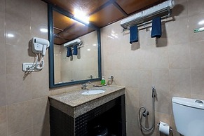 Hotel Mainak & Health Club