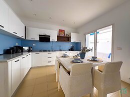 Coste Sidi Bou Said A2 Beautiful and Central