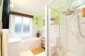 Regents park master room