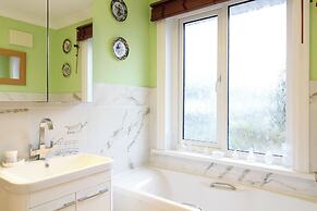 Regents park master room