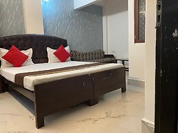 Goroomgo Temple City guest house