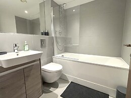Modern 2 bed With Parking - Grand Exchange Bracknell