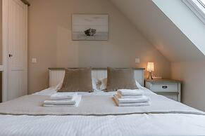 Spacious 3-bedroom Apartment in Oostende