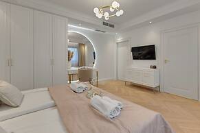 Deo Plaza by Downtown Apartments