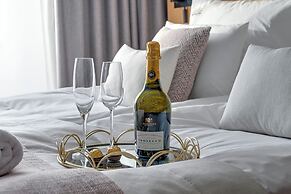 Deo Plaza by Downtown Apartments