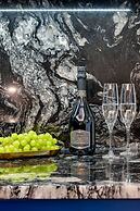 Deo Plaza by Downtown Apartments