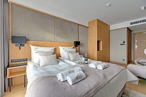 Deo Plaza by Downtown Apartments