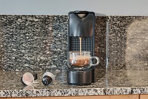 Deo Plaza by Downtown Apartments