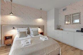 Deo Plaza by Downtown Apartments