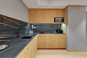 Deo Plaza by Downtown Apartments