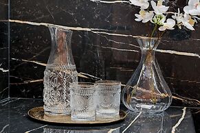 Deo Plaza by Downtown Apartments