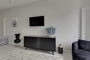 Deo Plaza by Downtown Apartments