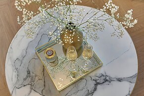 Deo Plaza by Downtown Apartments