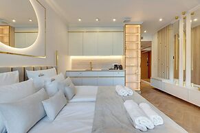 Deo Plaza by Downtown Apartments