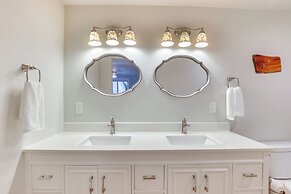 1 Mi to Dtwn: Enumclaw Family Retreat!