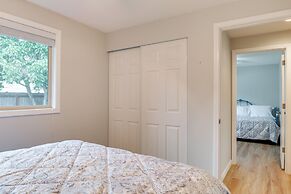 1 Mi to Dtwn: Enumclaw Family Retreat!