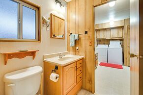 2 Mi to Lake Havasu: Pet-friendly Home w/ Grill!