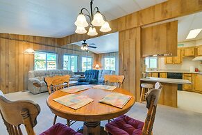 2 Mi to Lake Havasu: Pet-friendly Home w/ Grill!