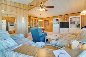 2 Mi to Lake Havasu: Pet-friendly Home w/ Grill!