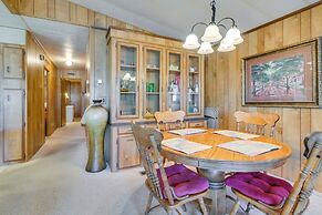 2 Mi to Lake Havasu: Pet-friendly Home w/ Grill!