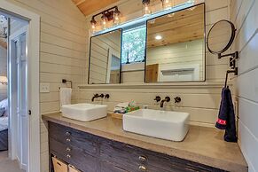 Lakefront Gem w/ Hot Tub & Boat Dock in Greentown