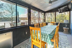 Lakefront Gem w/ Hot Tub & Boat Dock in Greentown