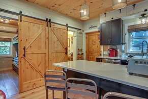 Lakefront Gem w/ Hot Tub & Boat Dock in Greentown