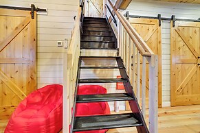 Lakefront Gem w/ Hot Tub & Boat Dock in Greentown