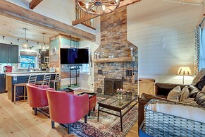 Lakefront Gem w/ Hot Tub & Boat Dock in Greentown