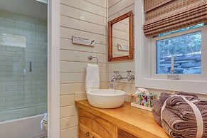 Lakefront Gem w/ Hot Tub & Boat Dock in Greentown