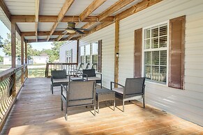 Lake-view Getaway w/ Grill in Mountain Home!