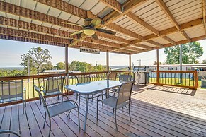 Lake-view Getaway w/ Grill in Mountain Home!