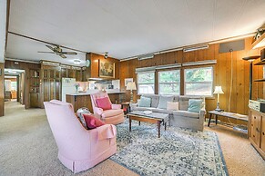 3 Mi to Lake Michigan: Pet-friendly Home!
