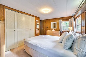 3 Mi to Lake Michigan: Pet-friendly Home!