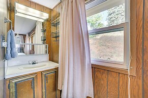 3 Mi to Lake Michigan: Pet-friendly Home!