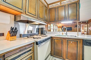 3 Mi to Lake Michigan: Pet-friendly Home!