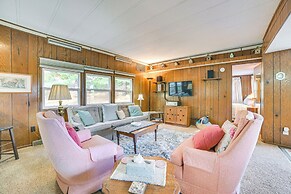 3 Mi to Lake Michigan: Pet-friendly Home!