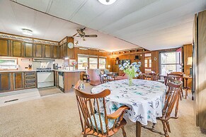 3 Mi to Lake Michigan: Pet-friendly Home!