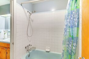 Inviting Vicksburg Home w/ Patio + Charcoal Grill!