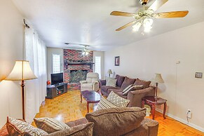 Inviting Vicksburg Home w/ Patio + Charcoal Grill!