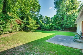 Inviting Vicksburg Home w/ Patio + Charcoal Grill!
