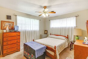 Inviting Vicksburg Home w/ Patio + Charcoal Grill!